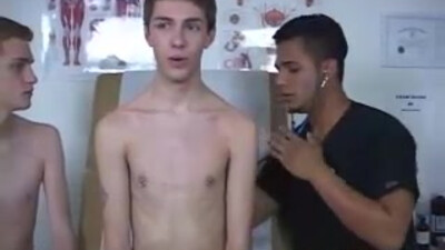 Гей порно с попавшими на медосмотр студентами геями