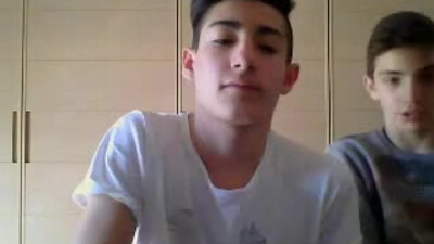Любовники показывают попки в гей порно чате