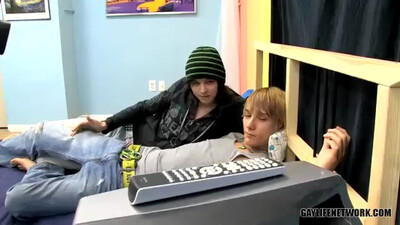 Горячая парочка после рок концерта снялась в гей порно