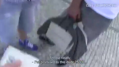 Молодого красавчика за деньги развели на оральный секс геев