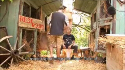 Секс двух молодых геев в деревне за сараем