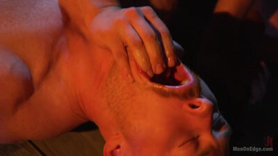 Пикник геев на природе закончился связыванием и сексом втроем