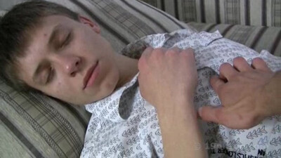 Мужик гладит рукой спящего гея