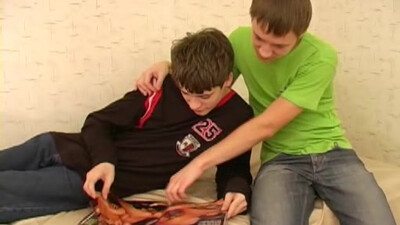 Геи-подростки лижут упругие пенисы и трахаются глубоко в жопы