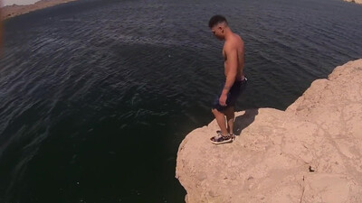 Мускулистый негр пылко отодрал белого татуированного ухожера