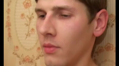 Голый гей балует друга минетом и трахается с ним глубоко в попу