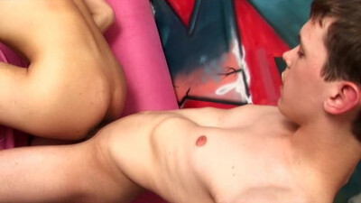 Два гомосексуалиста круто потрахались на кастинге в сочные попки