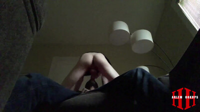 Негр-качок вкусно сосет розовый стояк любимого перед трахом в анал