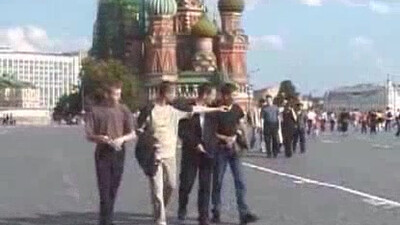 Напившиеся молоденькие студенты занялись горячим сексом на полу