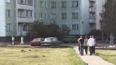 Напившиеся молоденькие студенты занялись горячим сексом на полу