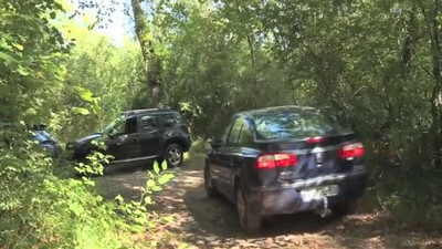 Три молоденьких гея жарко трахаются в лесу в разных позах
