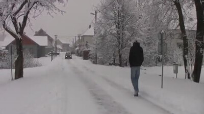 Два горячих парня жестко трахаются в гостевой и всё засняли на камеру