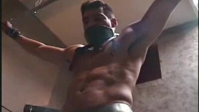 Горячие мускулистые красавцы в жестком БДСМ со связыванием