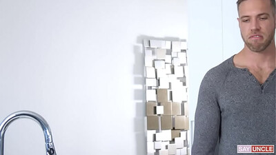 Разгневанный отчим требует от пасынка перестать быть трусом и наконец-то стать мужчиной