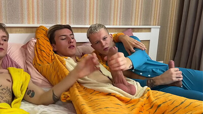 На пижамной вечеринке парни устроили жесткий секс — шокирующая правда