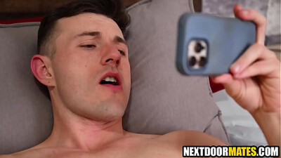 Он высосал свояка через glory hole — и вот что произошло