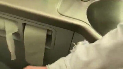 Писал в самолете и поймали за руку: как я едва избежал скандала в салоне
