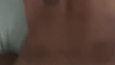 Ты не поверишь, что этот богатый мужик сделал с невинной геевской попкой на камеру — без резинки, только сперма