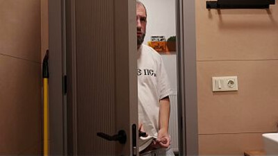 Толстяк-отчим вломился в душ к худому пареньку — результат шокировал всех