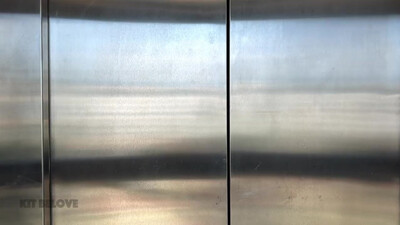 Неожиданный роман в лифте: что происходит, когда незнакомцы оказываются в замкнутом пространстве
